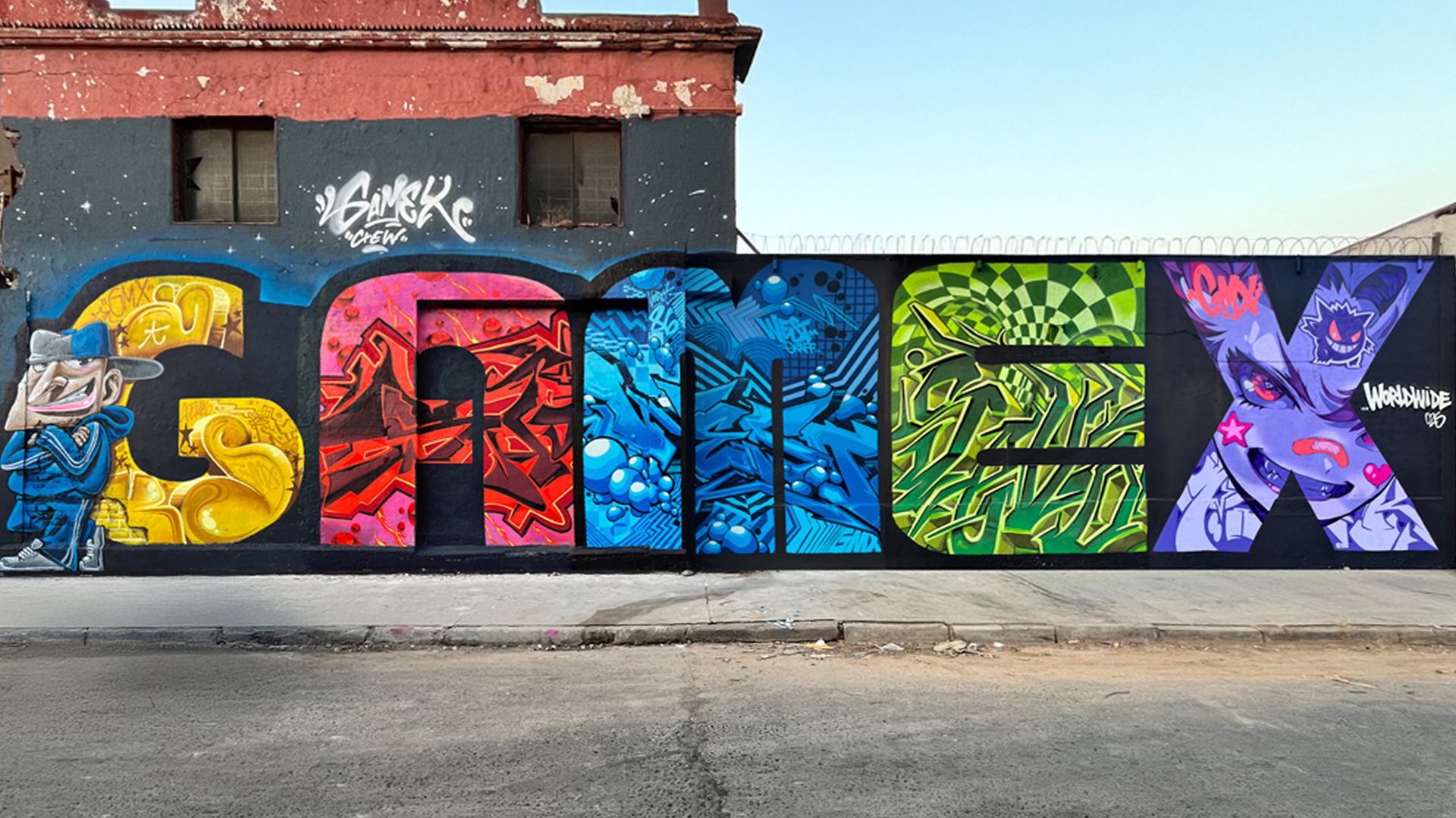 Mural GAMEX a plena luz del día